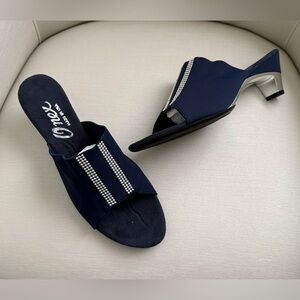 NWOT Navy Onex shoe size 10 (runs small)